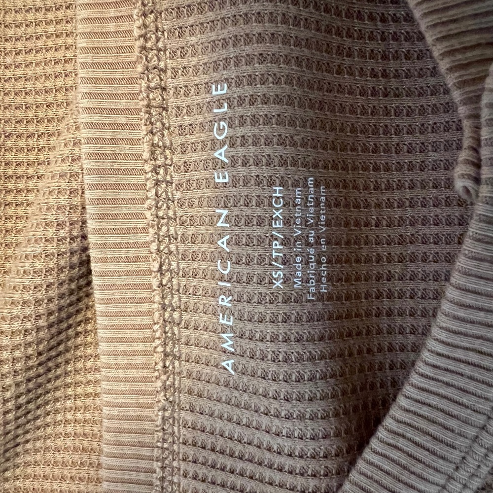 American Eagle Cropped Long Sleeve